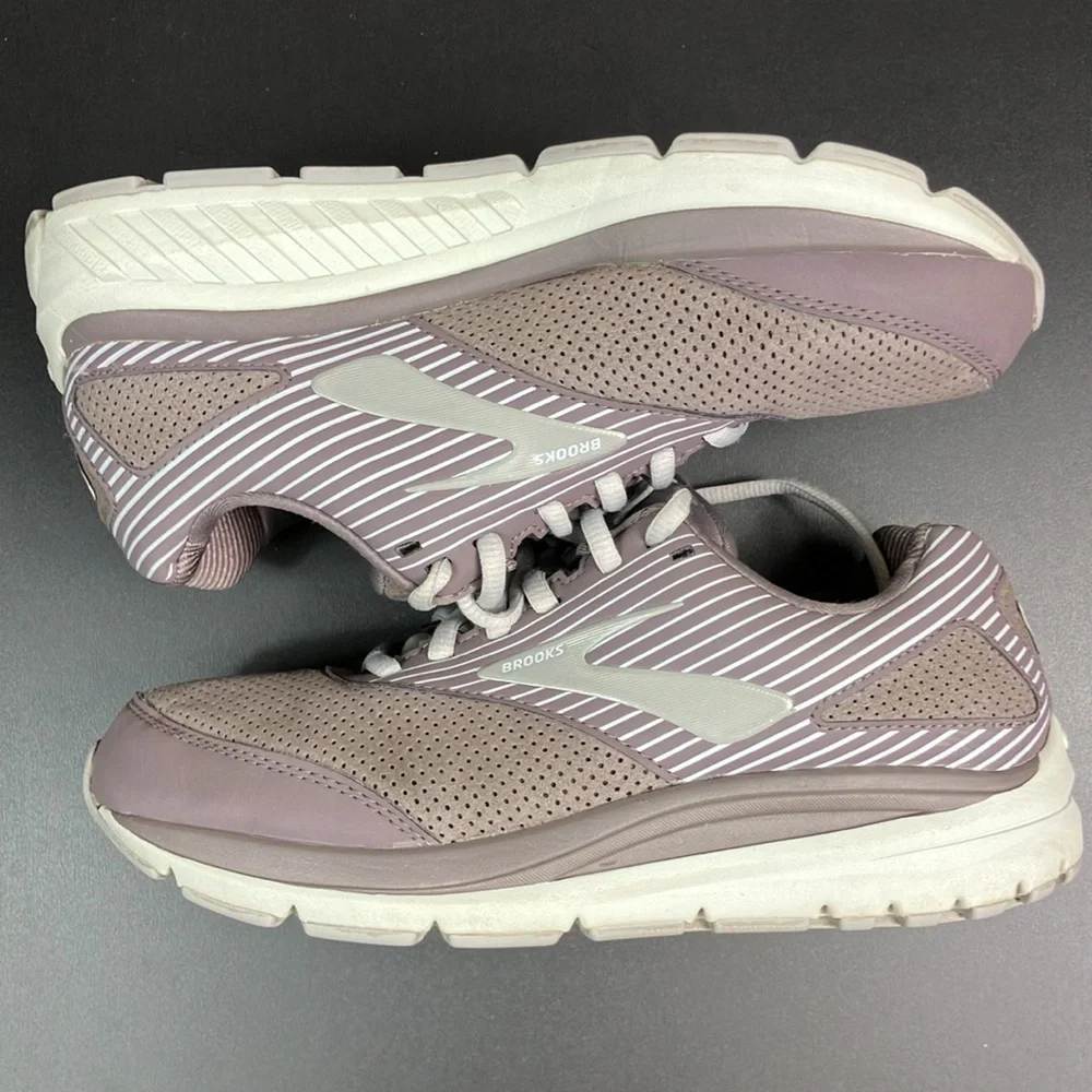 Brooks Addiction Walker Athletic Outdoor Sneaker Shoes Women’s size‎ 8 D